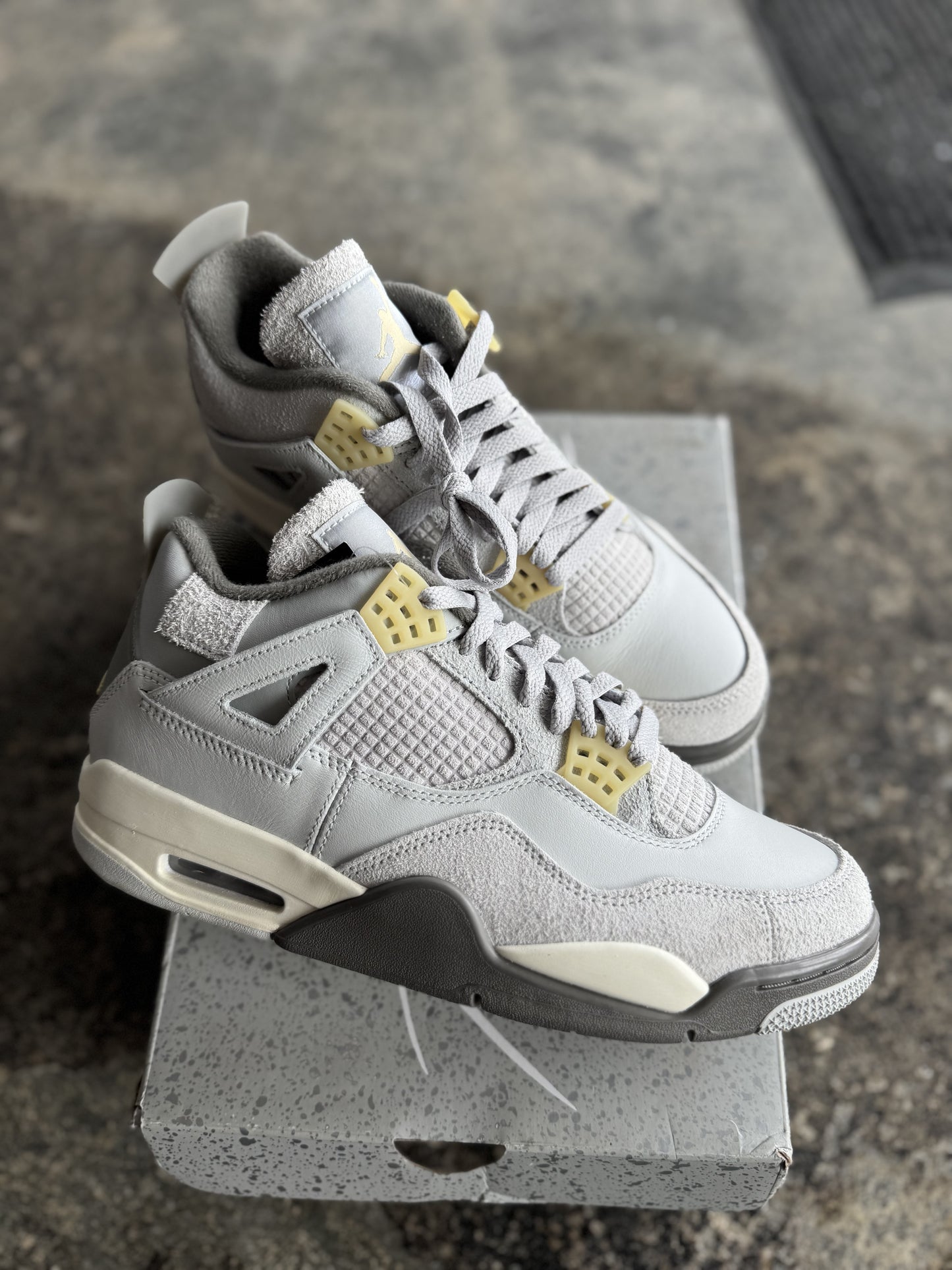AIR JORDAN 4 RETRO “CRAFT PHOTON DUST”