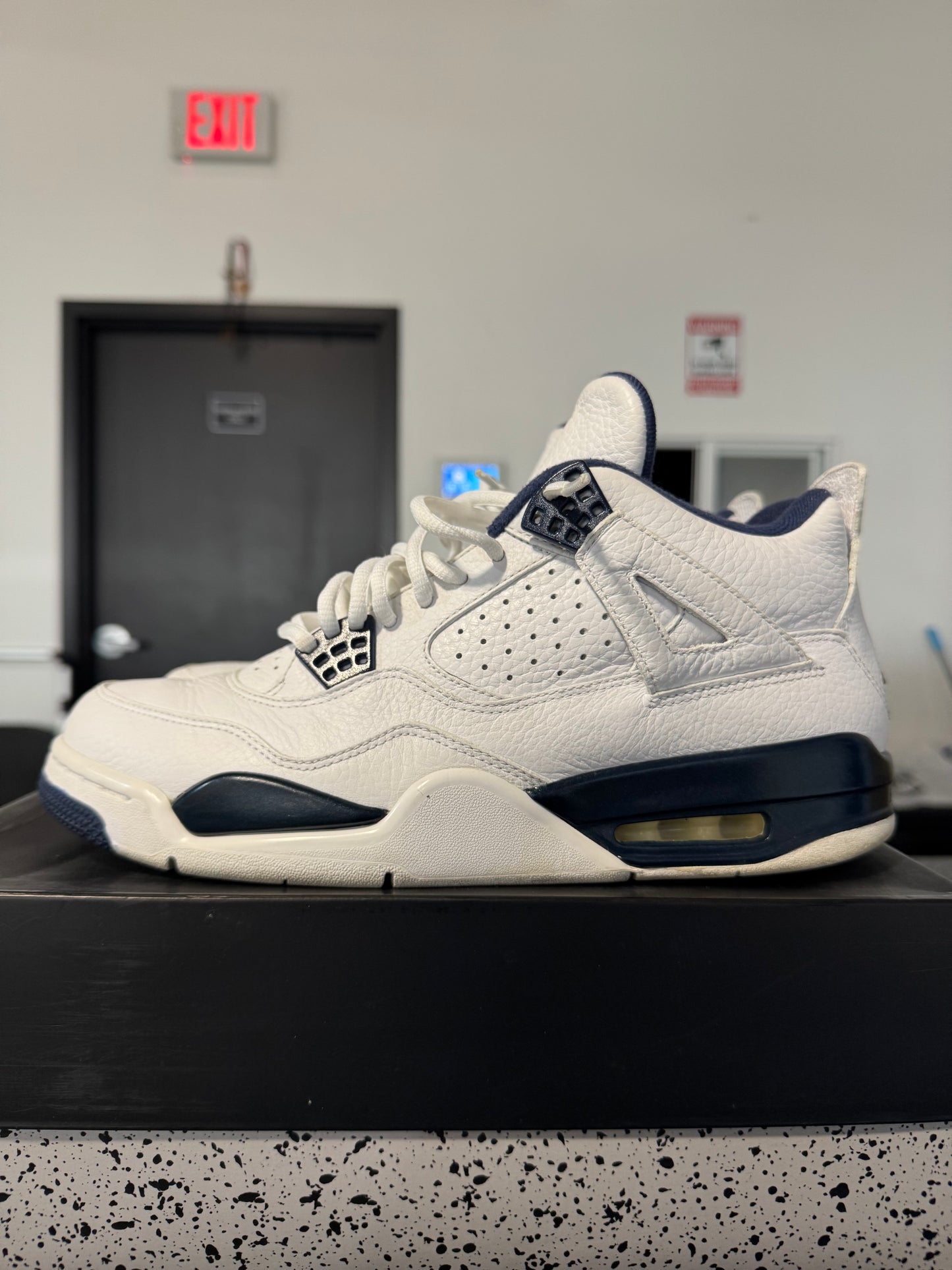 AIR JORDAN 4 RETRO “COLUMBIA”