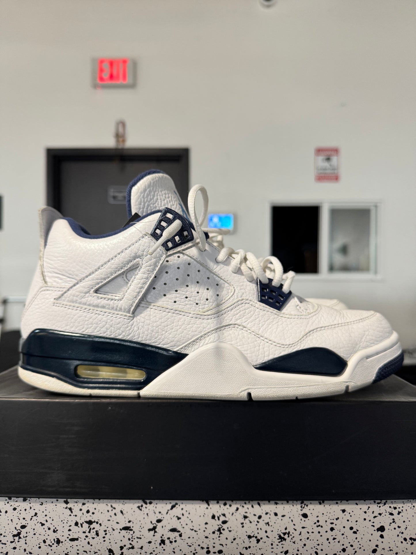 AIR JORDAN 4 RETRO “COLUMBIA”