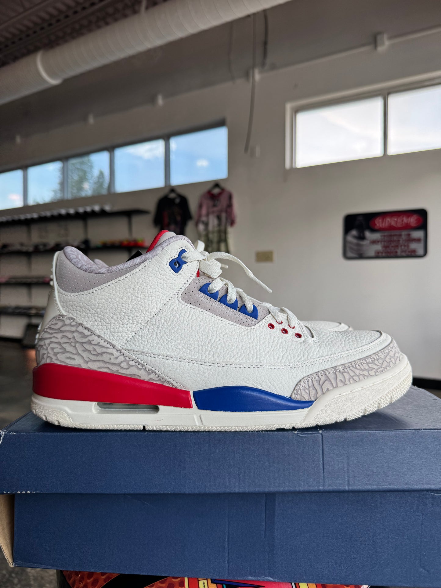 AIR JORDAN 3 RETRO “INTERNATIONAL FLIGHT”
