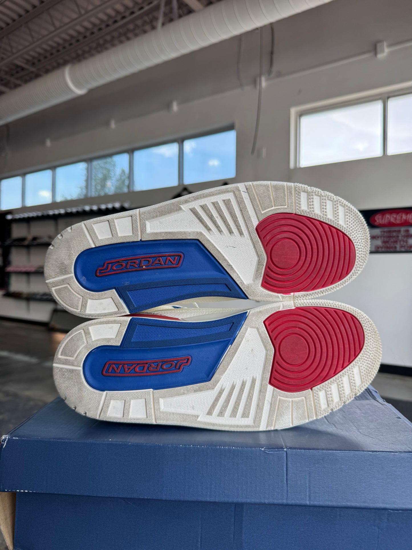 AIR JORDAN 3 RETRO “INTERNATIONAL FLIGHT”