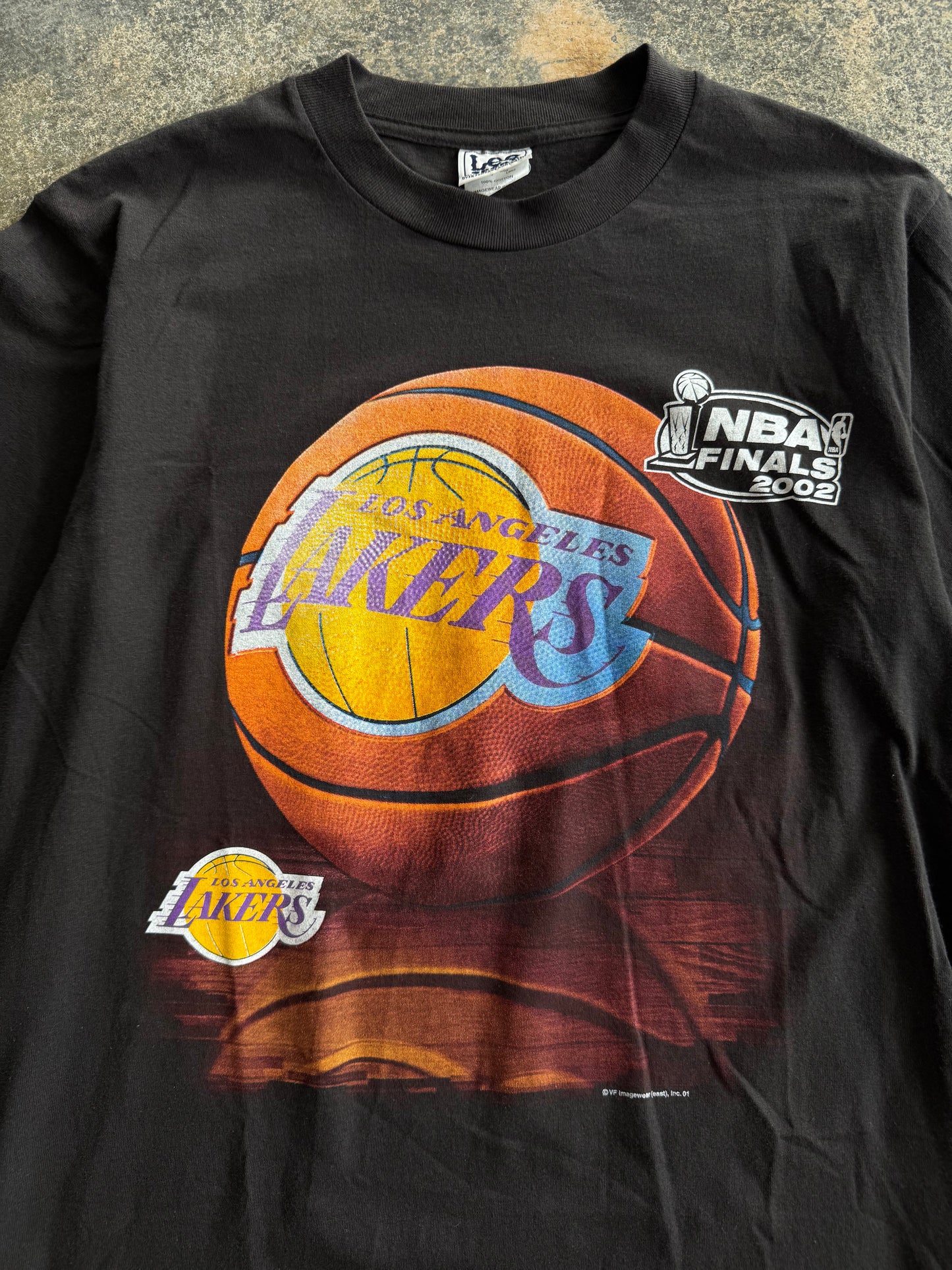 VINTAGE 2002 LAKERS NBA FINALS TSHIRT