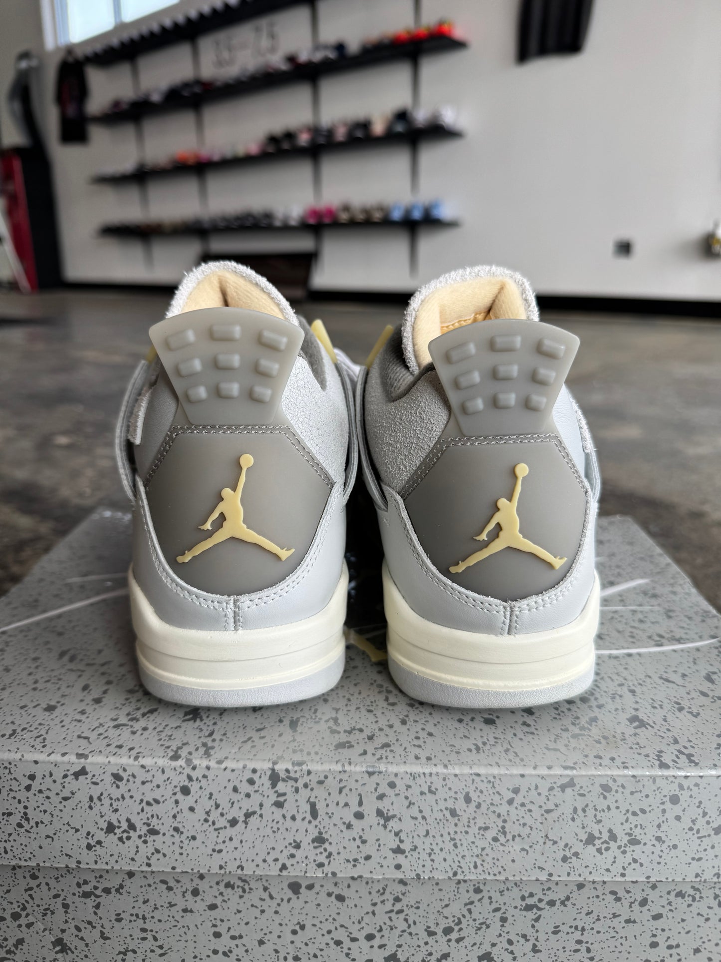 AIR JORDAN 4 RETRO “CRAFT PHOTON DUST”