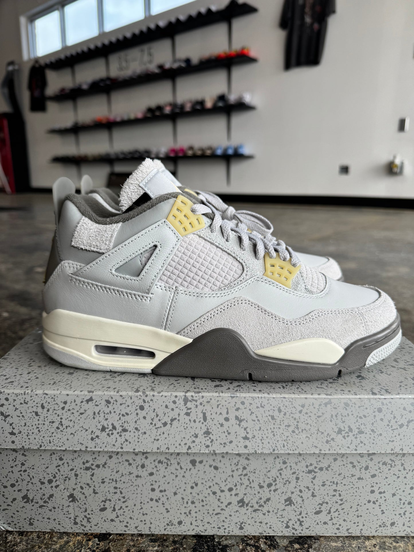 AIR JORDAN 4 RETRO “CRAFT PHOTON DUST”