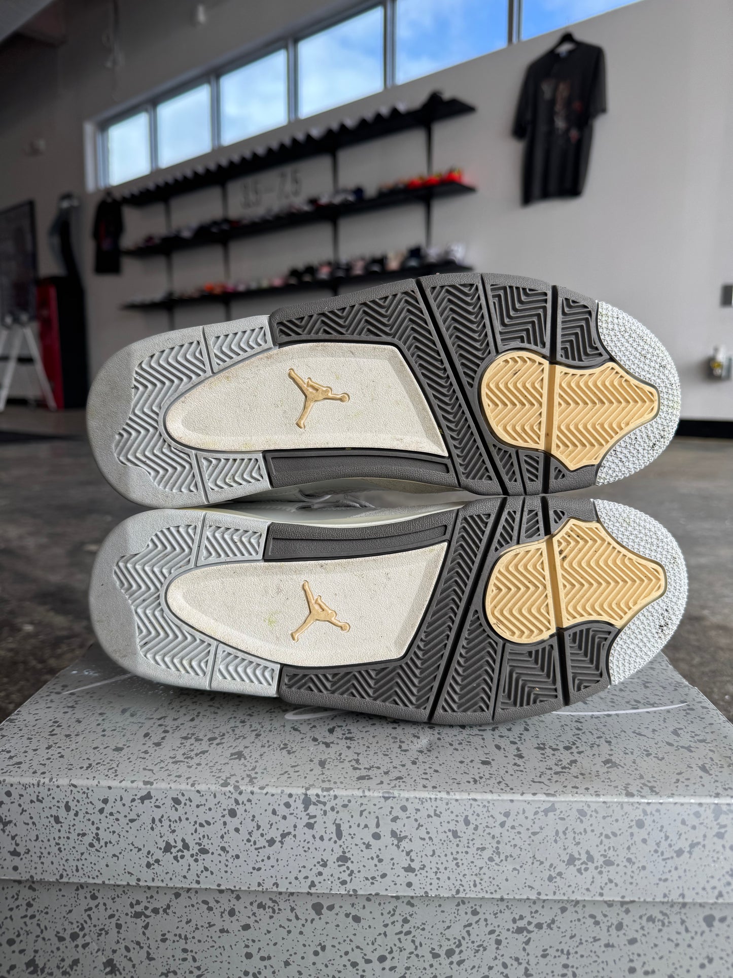 AIR JORDAN 4 RETRO “CRAFT PHOTON DUST”