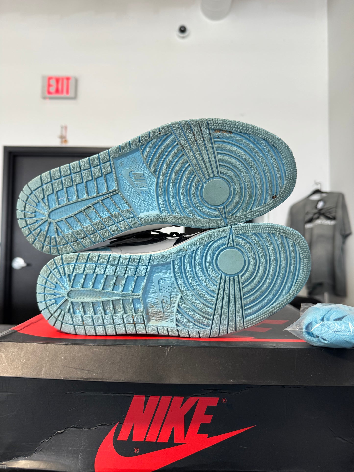 AIR JORDAN 1 RETRO WMNS “UNC PATENT”