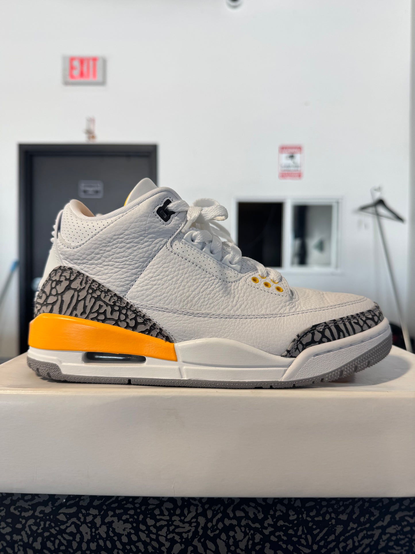 AIR JORDAN 3 RETRO “LASER ORANGE”