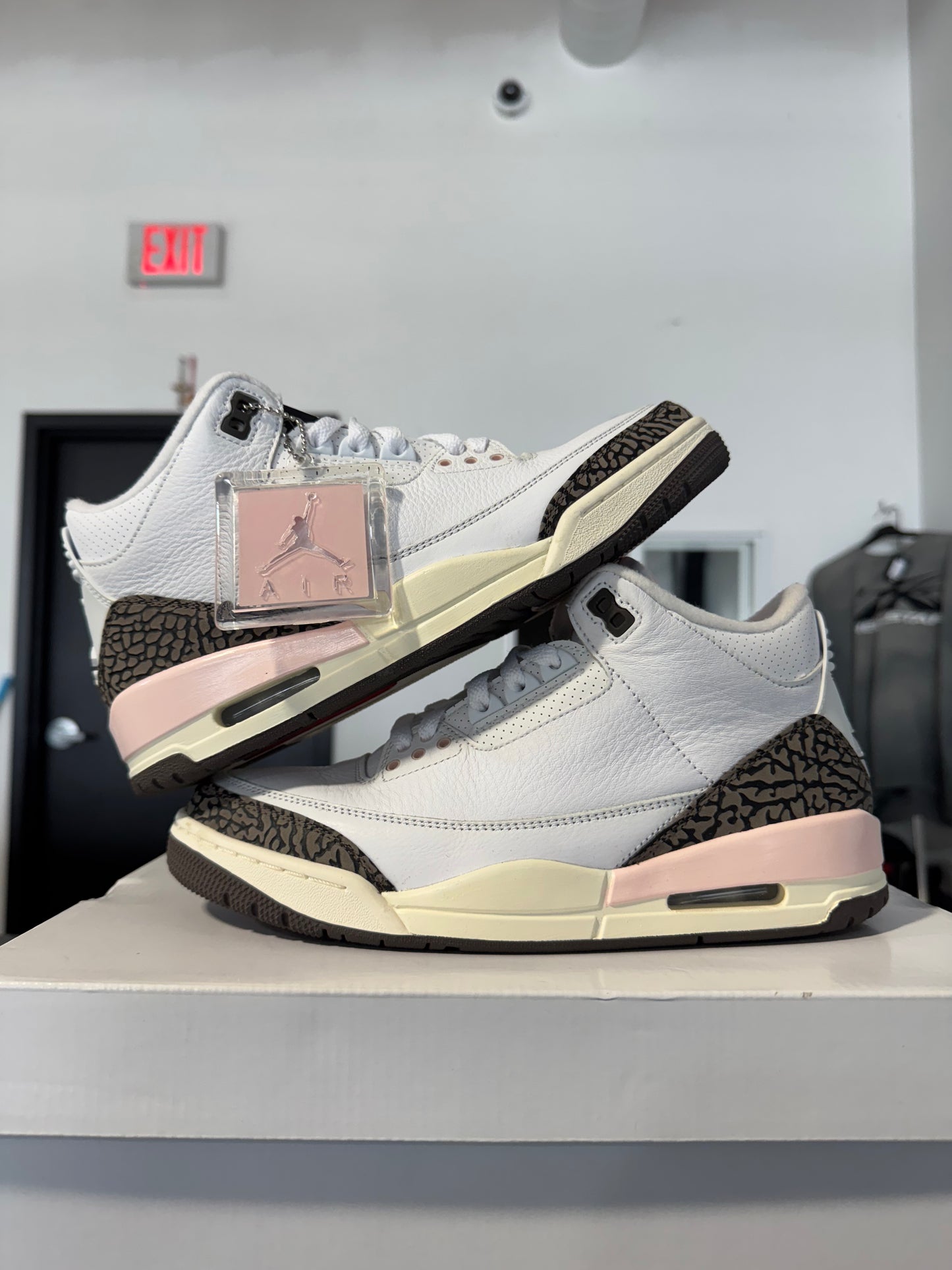 AIR JORDAN 3 RETRO WMNS “NEAPOLITION DARK MOCHA”