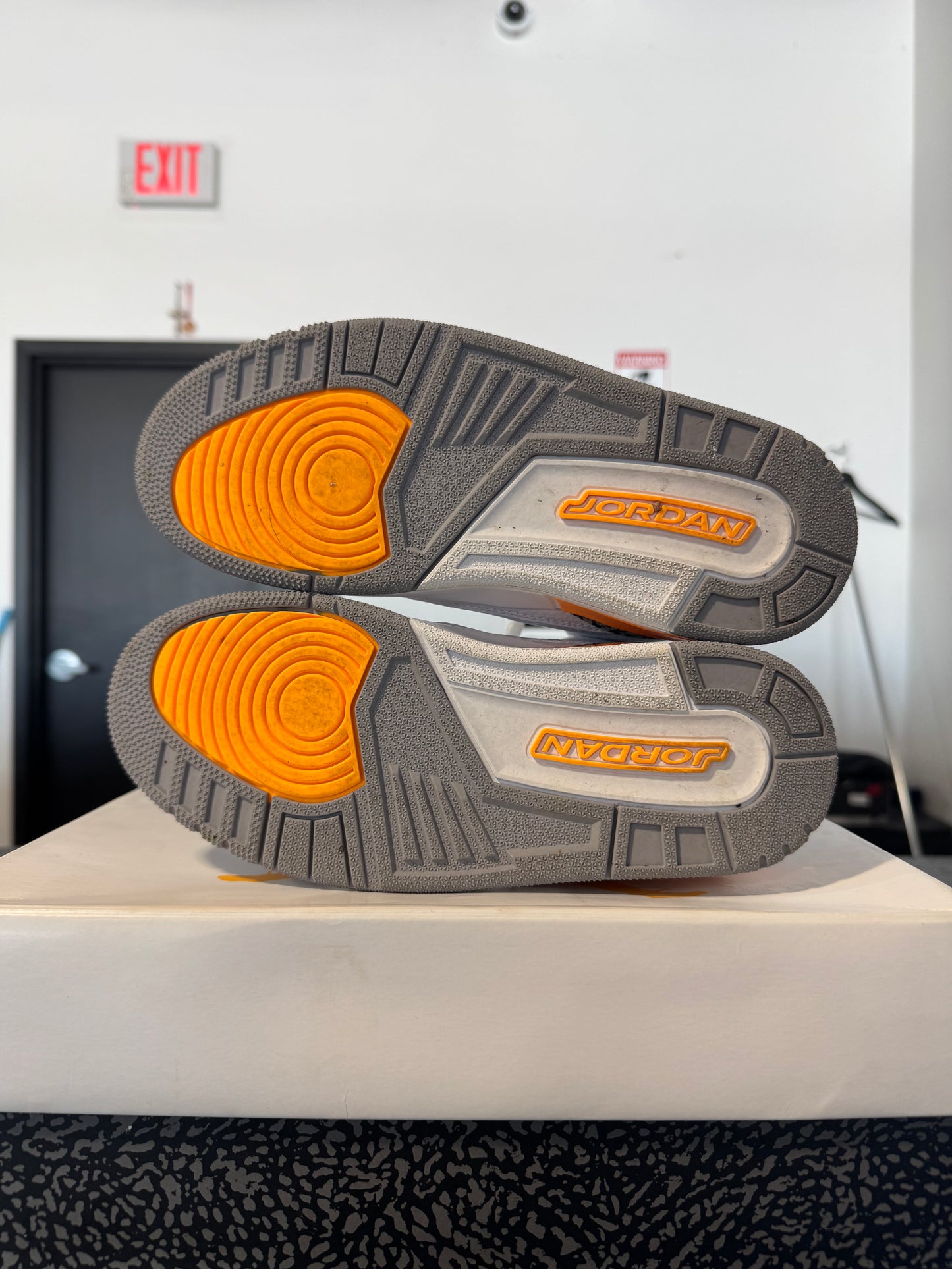 AIR JORDAN 3 RETRO “LASER ORANGE”